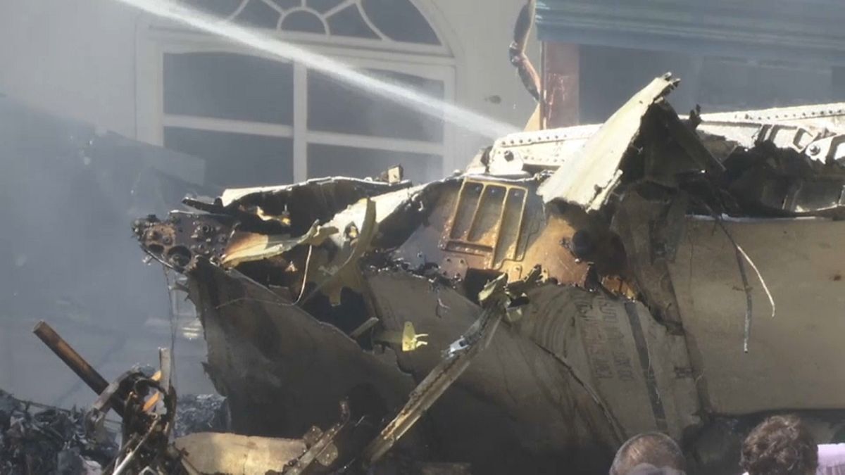 Catastrophe aérienne au Pakistan : un appareil s'est écrasé dans un quartier résidentiel de Karachi