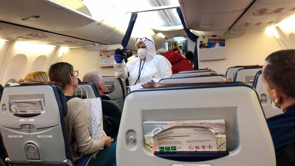 Проверка пассажиров в самолете "Аэрофлота". Аэропорт Шереметьево