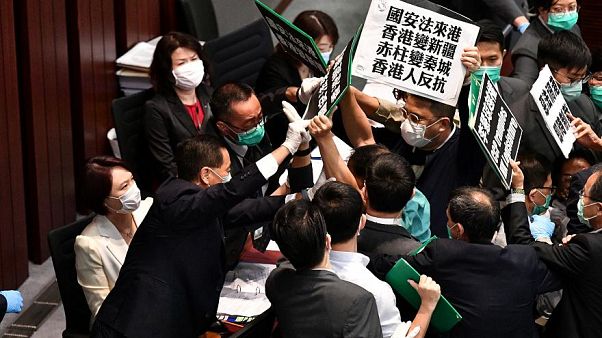 Diputados favorables a la democracia de Hong Kong bloqueados por la seguridad Diputados favorables a la democracia de Hong Kong bloqueados por la seguridad