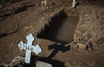 Brezilya'da Covid-19 kurbanları için açılan bir mezar