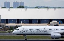 طائرة بوينغ 757 في مظار كبندي في نيويورك - 2008/06/19