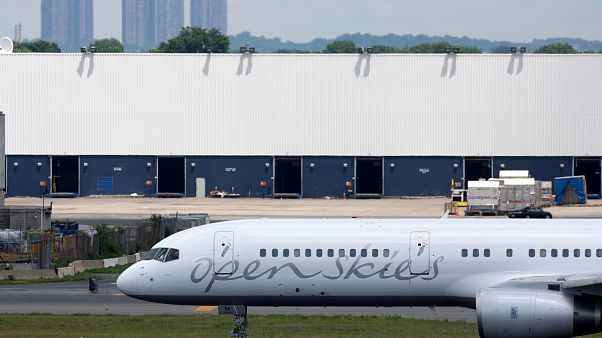 طائرة بوينغ 757 في مظار كبندي في نيويورك - 2008/06/19 طائرة بوينغ 757 في مظار كبندي في نيويورك - 2008/06/19