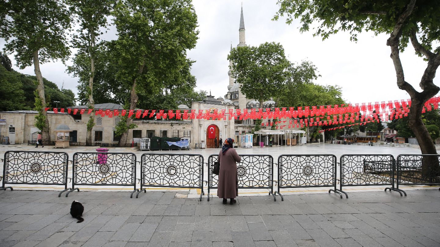 Icisleri Bakanligindan Cami Ve Mescitlerde Cemaatle Ibadete Iliskin Genelge Euronews