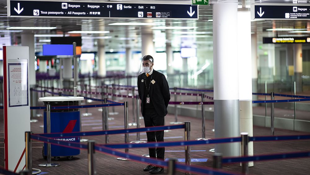 Coronavirus : le Royaume-Uni impose l'isolement aux voyageurs, l'Espagne poursuit son déconfinement
