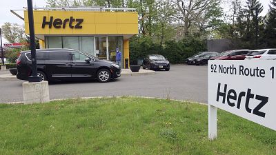 مكتب شركة هيرتز لتأجير السيارات يغلق أبوابه في نيوجيرسي بسبب وباء كورونا. 06/05/2020