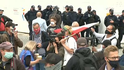 300 manifestantes anti-confinamento detidos na Polónia