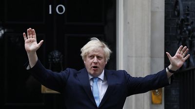 Governo britânico mantém apoio no conselheiro de Boris Johnson