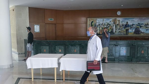 المدير الجهوي للصحة في المهدية يتفقد احد الفنادق في المدينة - 2020/05/22 المدير الجهوي للصحة في المهدية يتفقد احد الفنادق في المدينة - 2020/05/22