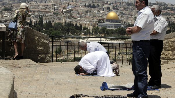 مصلون فلسطينيون في القدس الشرقية مصلون فلسطينيون في القدس الشرقية