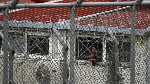Μετανάστες πίσω από τον φράχτη Μετανάστες πίσω από τον φράχτη