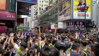 Milhares nas ruas de Hong Kong contra lei imposta pela China