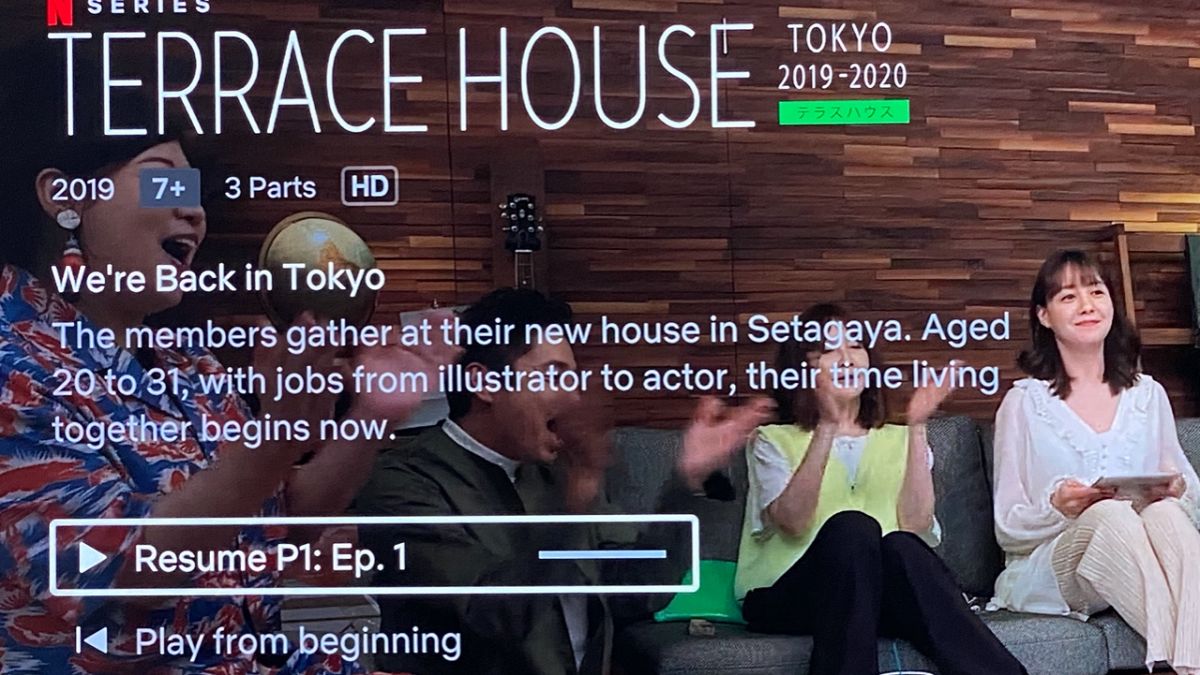 Netflix'in Terrace House programına katılan yarışmacılar bir evde birlikte yaşıyorlar