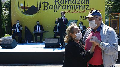 رقص و آواز عید فطر در ایام کرونا در ترکیه