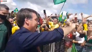 Bolsonaro se da un baño de multitudes en plena pandemia de Covid-19