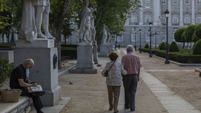 Ηλικιωμένο ζευγάρι σε πάρκο της Μαδρίτης