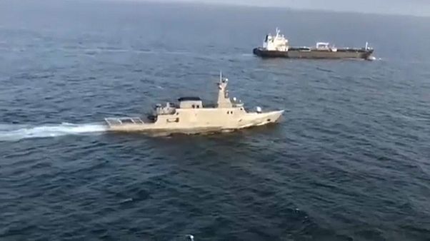 La marina venezolana escolta al petrolero iraní Fortune La marina venezolana escolta al petrolero iraní Fortune