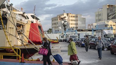 La Grèce se déconfine un peu plus : ferrys et cafés redémarrent