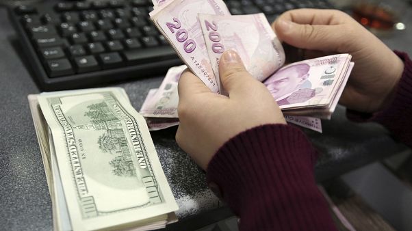 Türk lirası Amerikan doları karşısında son dönemde değer kaybetti Türk lirası Amerikan doları karşısında son dönemde değer kaybetti