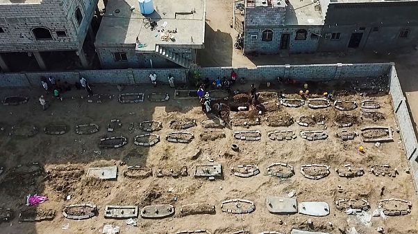 ارتفاع أعداد الموتى في عدن بعد تفشي فيروس كورونا ارتفاع أعداد الموتى في عدن بعد تفشي فيروس كورونا