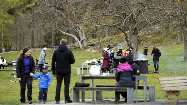 Un parque sueco en abril, con la mayor parte de Europa en confinamiento estricto Un parque sueco en abril, con la mayor parte de Europa en confinamiento estricto
