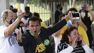 Amor y odio a Bolsonaro en Brasil cuando el pais supera las 22.600 muertes por coronavirus