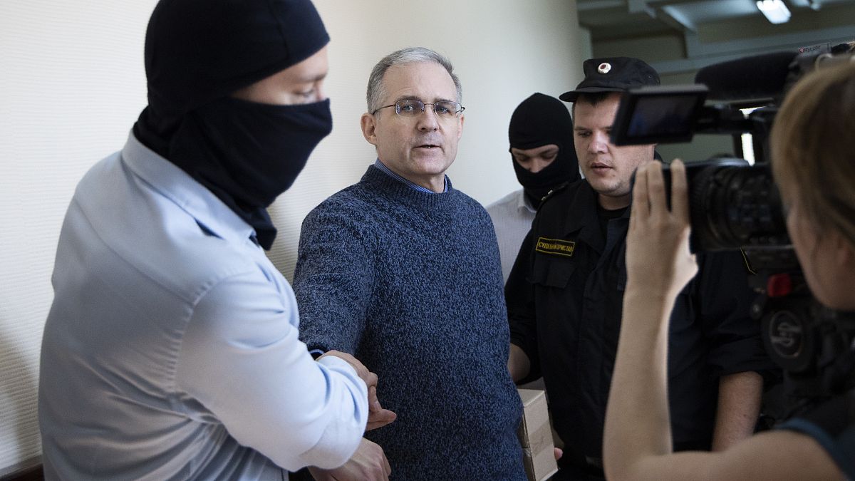 Rusya casusluk iddiasıyla tutukladığı eski ABD askeri Paul Whelan (soldan ikinci) için 18 yıl hapis istedi