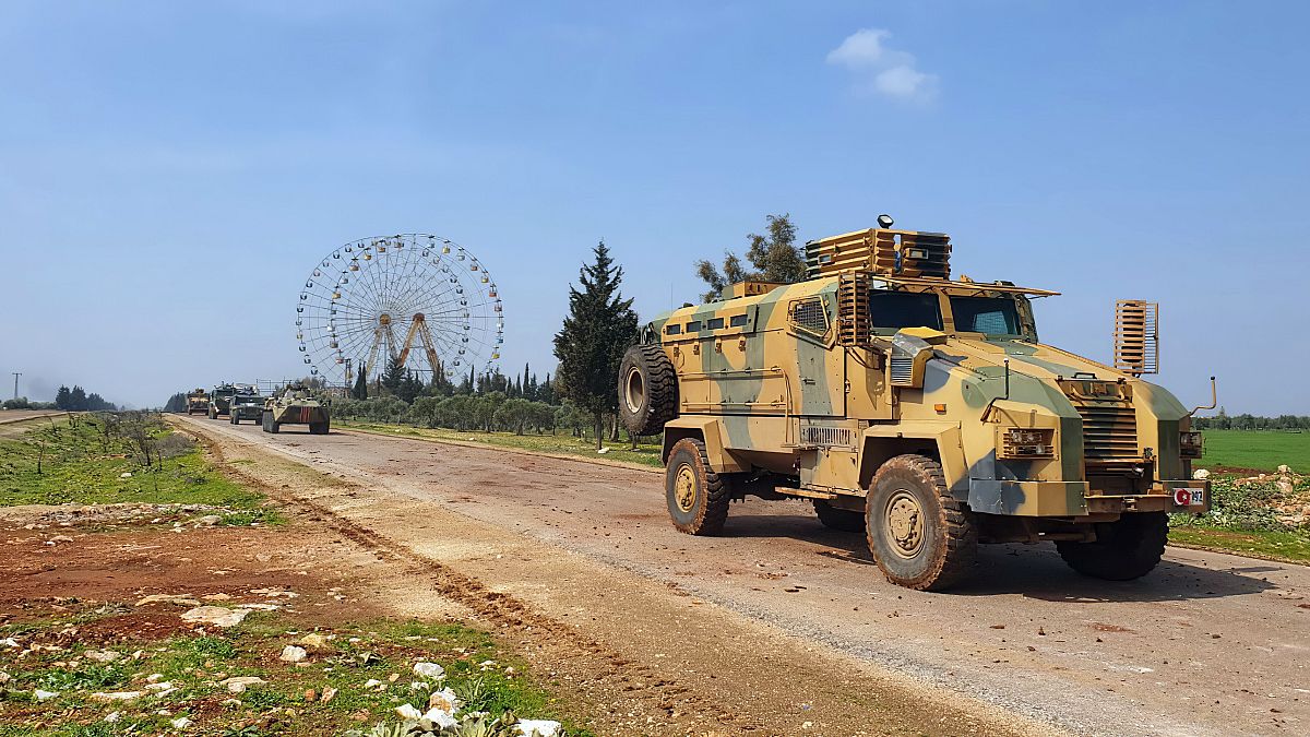 Türkiye ve Rusya askerleri Mart ayında M4 otoyolunda ortak devriye gezmişti