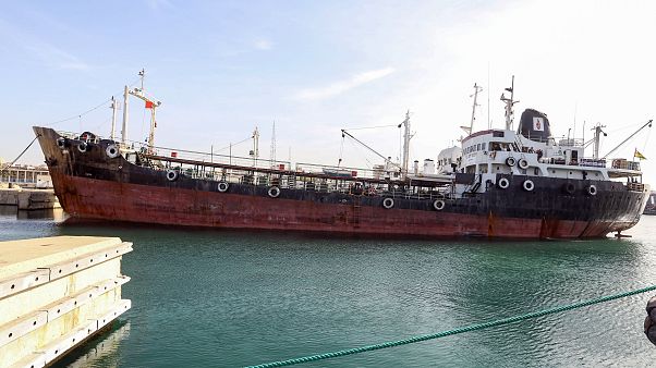 Trablus limanında bir petrol gemisi (Arşiv) Trablus limanında bir petrol gemisi (Arşiv)