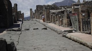 Riapre Pompei: gel, distanza e il privilegio di una visita quasi in solitaria