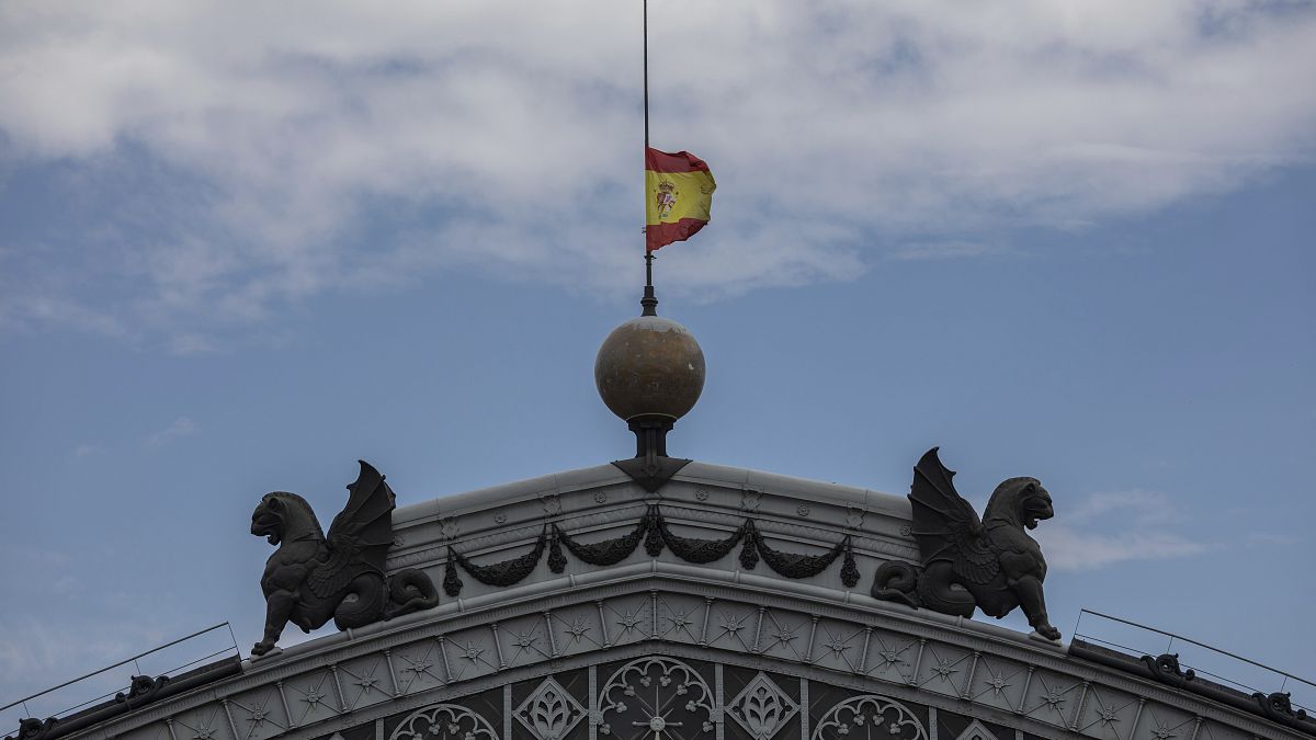 تنكيس العلم الإسباني 