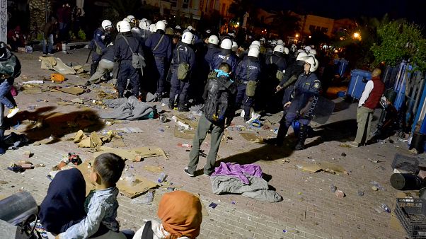 Φωτογραφία από προηγούμενα επεισόδια στην πλατεία Σαπφούς στην Μυτιλήνη Φωτογραφία από προηγούμενα επεισόδια στην πλατεία Σαπφούς στην Μυτιλήνη