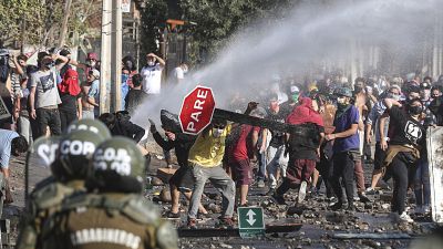 Chilenos protestam na rua para pedia ajuda ao governo