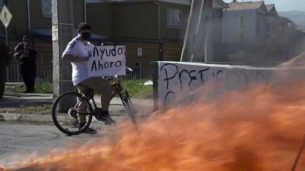 Protestas en Santiago de Chile para pedir ayuda del Gobierno Protestas en Santiago de Chile para pedir ayuda del Gobierno