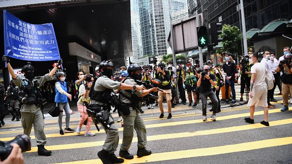 Hong Kong'da Pekin karşıtı protestolara polis müdahalesi Hong Kong'da Pekin karşıtı protestolara polis müdahalesi