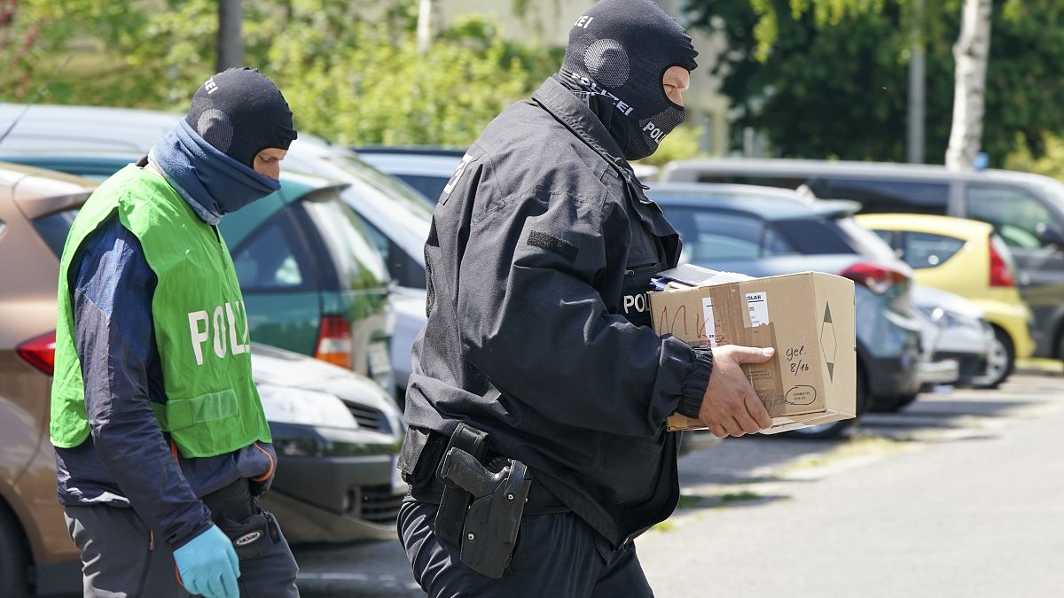 `پلیس آلمان و اسناد جعلی مصادره شده 