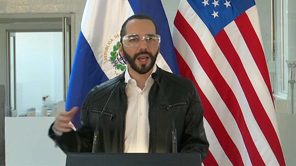 Nayib Bukele durante una rueda de prensa junto al embajador estadounidense Nayib Bukele durante una rueda de prensa junto al embajador estadounidense