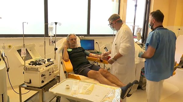 Δωρητής πλάσματος ο Αντρέα Μποτσέλι Δωρητής πλάσματος ο Αντρέα Μποτσέλι