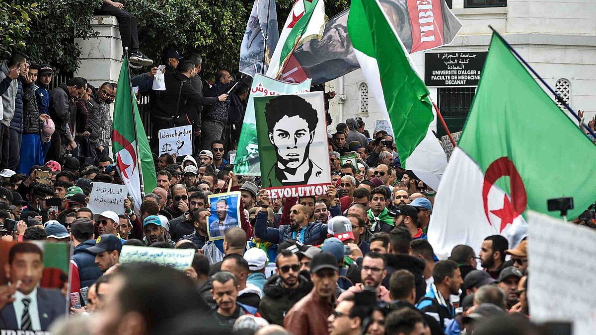 مسيرات مناهضة للحكومة في العاصمة الجزائرية يوم 6 مارس 2020.