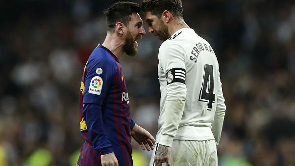 مهاجم نادي برشلونة ليونيل ميسي ومدافع ريال مدريد سيرجيو راموس مهاجم نادي برشلونة ليونيل ميسي ومدافع ريال مدريد سيرجيو راموس