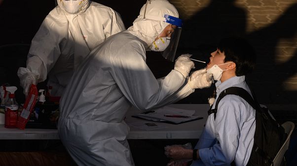 Un centre de tests installé à Bucheon, à l'ouest de Séoul, le 27 mai 2020 Un centre de tests installé à Bucheon, à l'ouest de Séoul, le 27 mai 2020