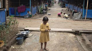 طفلة من ميانمار في مخيم للاجئين