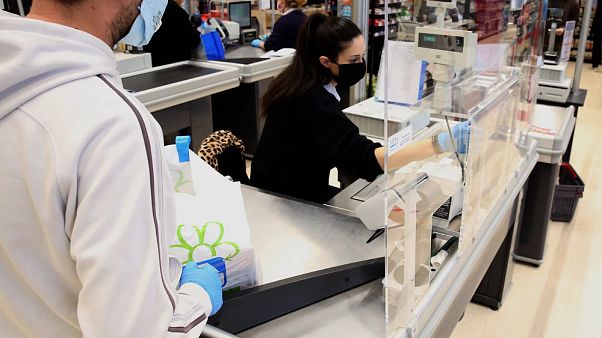 Σούπερ μάρκετ κατά την περίοδο της καραντίνας για τον κορονοϊό Σούπερ μάρκετ κατά την περίοδο της καραντίνας για τον κορονοϊό