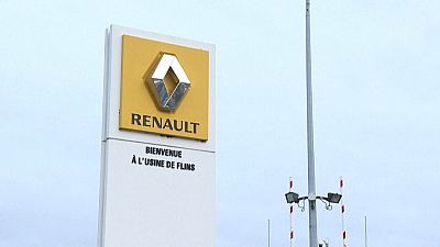 Entrada de la fábrica de Renault en Flins