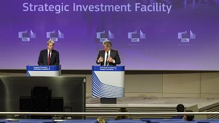 المفوض الأوروبي للتجارة الداخلية والمفوض الأوروبي للاقتصاد