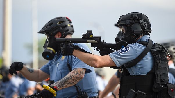Violência policial gerou o caos em Minneapolis Violência policial gerou o caos em Minneapolis