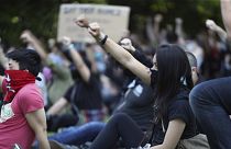 Minneapolis em estado de sítio vive quarta noite de protestos
