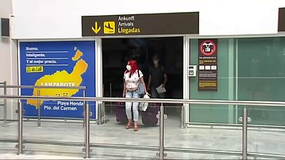 Canarie: Covid in volo e passeggeri in quarantena