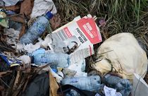 شاهد: أطنان من القمامة تلوث بحيرة أماتيتلان في غواتيمالا 