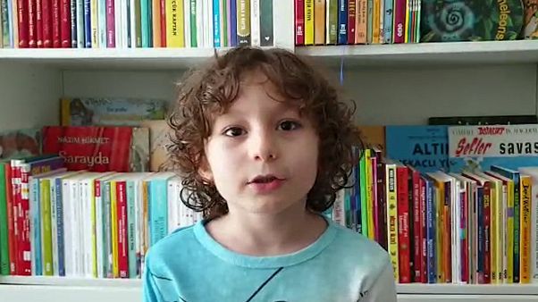 7 yaşındaki gazeteci Eren Güleç 7 yaşındaki gazeteci Eren Güleç