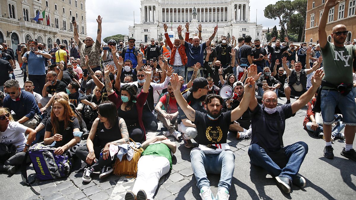 مظاهرات مناهضة للحكومة في إيطاليا